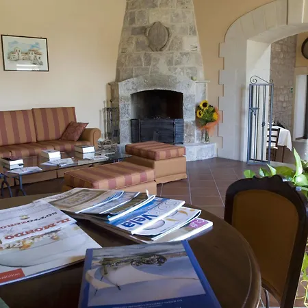 Relais Torre Marabino * איספיקה
